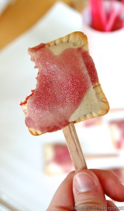 Recepta de cuina de Pastissets de maduixa en "popsicle"